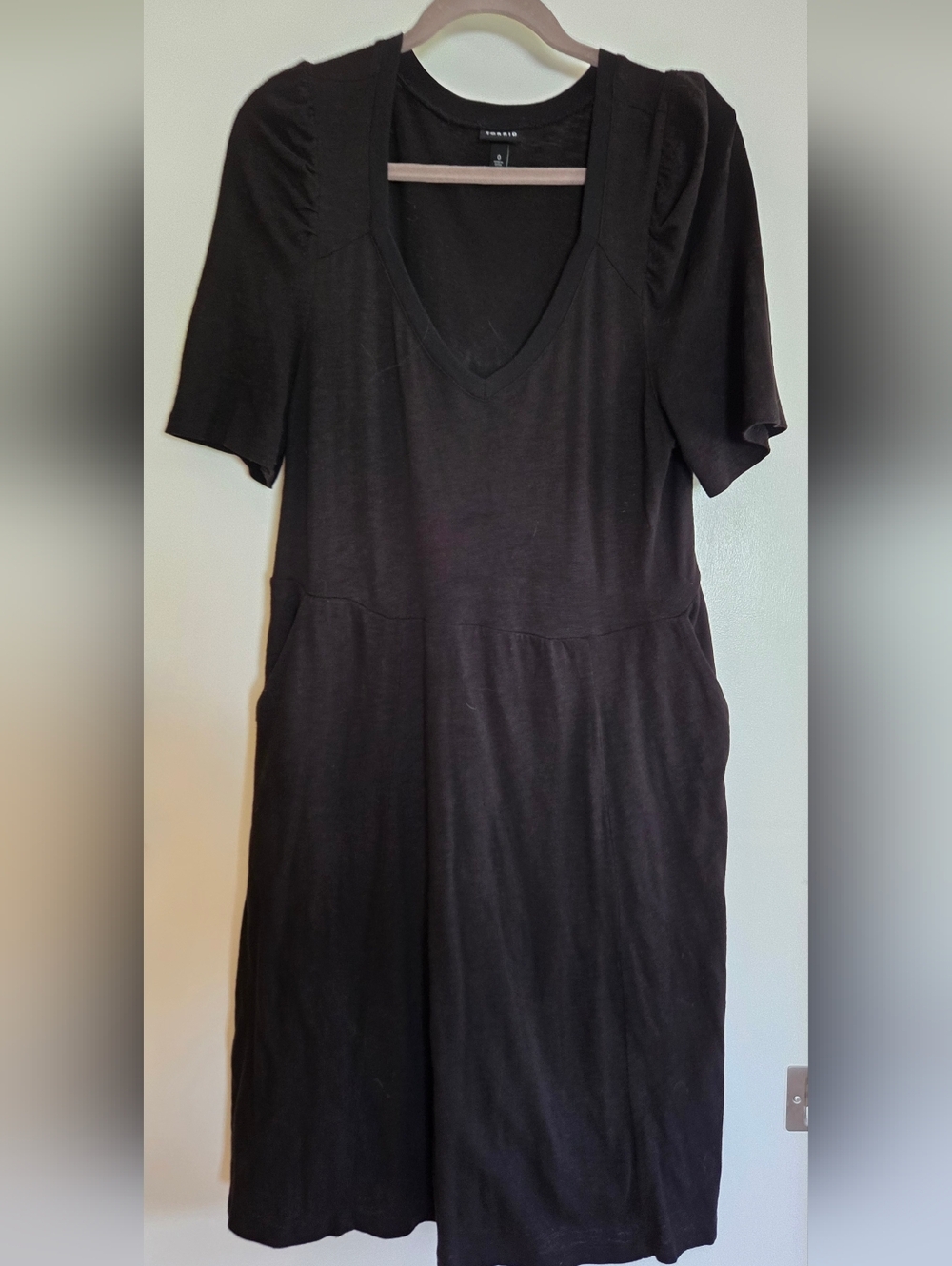 Simple Black V-Neck Short Sleeve Dress